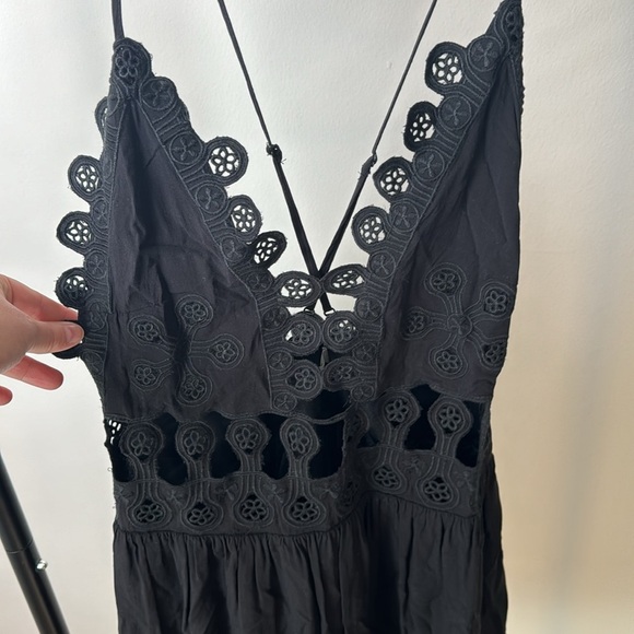 HONEY PUNCH Black Boho Crochet Lace Cutout Festival Mini Dress Size Small - Picture 3 of 9